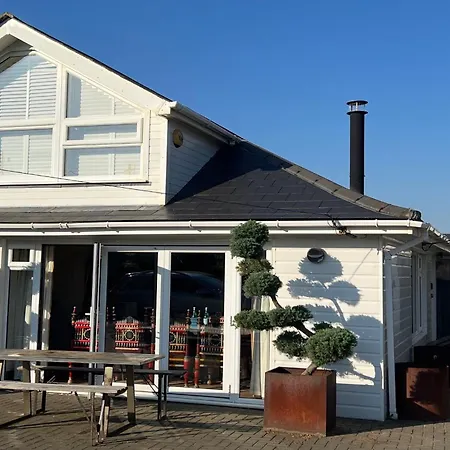 Kinara In Camber Villa Exterior photo